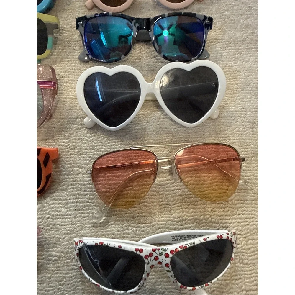 Kids Sunglasses lot of 21-Funny shapes & Styles-Kids parties-Reunions-Fast Ship